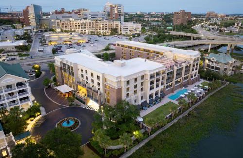 Downtown Charleston Hotel | Hilton Garden Inn Charleston Waterfront/Downtown