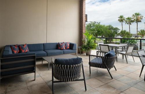 Downtown Charleston Hotel | Hilton Garden Inn Charleston Waterfront/Downtown
