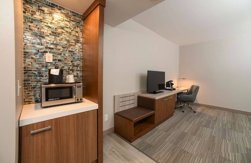 Roselawn Finance Hotel | Hilton Garden Inn Cincinnati Midtown