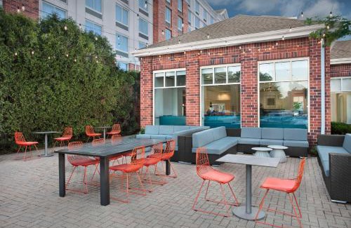 South Barrington Hotel | Hilton Garden Inn Hoffman Estates