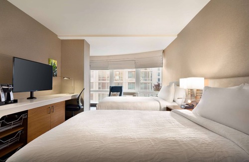 Garment District Hotel | Hilton Garden Inn New York Times Square South