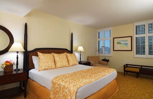 Waikiki Resort | Hilton Hawaiian Village Lagoon Tower- pristine beachfront resort, private lagoon