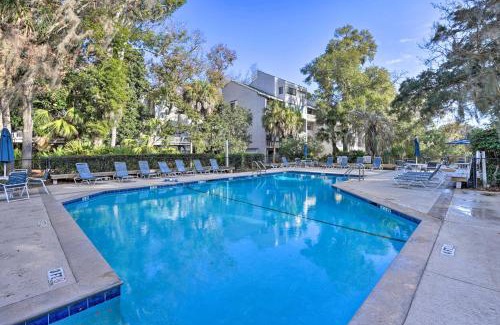 Hilton Head Island Apartment | Hilton Head Island Condo with Deck Less Than 1 Mi to Beaches