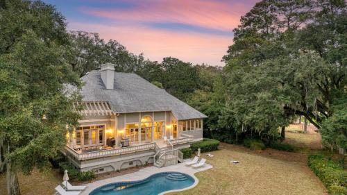 Baynard Oaks House | Hilton Ivory 15th Hole of Harbourtown Golf Course Private Pool Hot Tub