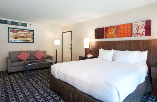 Downtown Palm Springs Resort | Hilton Palm Springs Resort