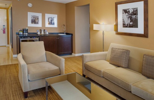 Airport Township Hotel | Hilton St. Louis Airport