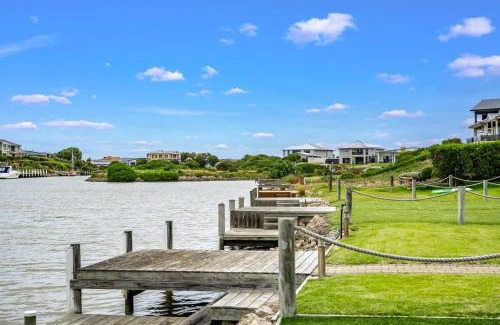 Nangkita House | Hindmarsh Island Marina Lifestyle - BYO Linen