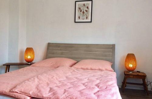 Mayen House | Hinter Burg, Haus mit Garten