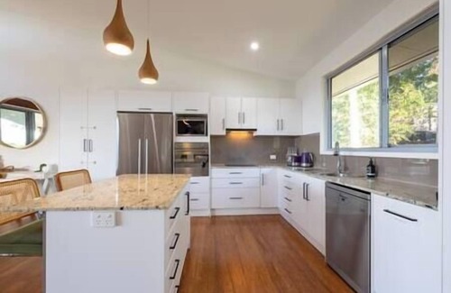 Yandina Creek House | Hinterland Dreamers Retreat ~ Pet Friendly