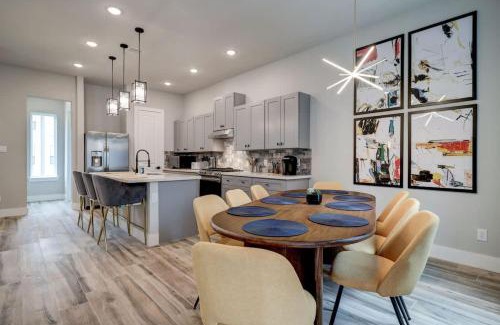 Greater Heights House | Hip Houston Heights Home 4BR Great Location