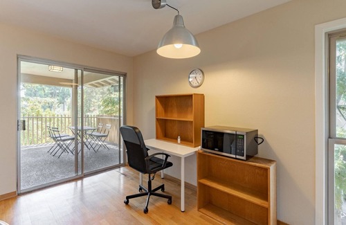 Sharon Heights Apartment | Hip Menlo Park 3BR w/Pool + Patio, nr Great Schools, by Blueground