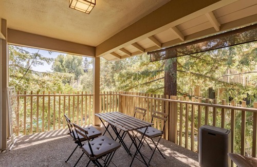Sharon Heights Apartment | Hip Menlo Park 3BR w/Pool + Patio, nr Great Schools, by Blueground