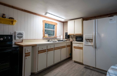 Homosassa House | Hippie Head Hotel sweet Homosassa skies are blue Pets stay free too!