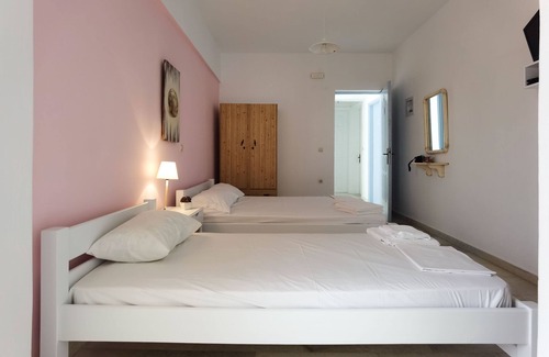Moutsouna Apartment | "Hippocampus" Triple Studio by the Sea