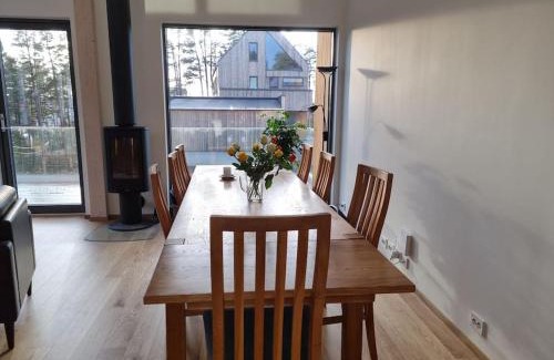 Kolbjørnsvik Villa | Hisøy, Modern, spacious house near the forest, wifi and free parking