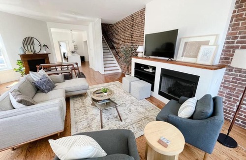 Downtown Knoxville House | Historic 1900s Townhome with a Modern Flair