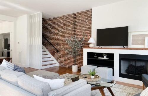 Downtown Knoxville House | Historic 1900s Townhome with a Modern Flair