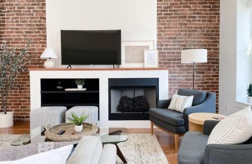 Downtown Knoxville House | Historic 1900s Townhome with a Modern Flair