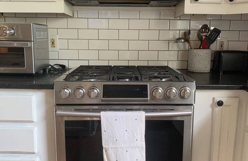 Kyle House | Historic 1904 Home w/Granite Kitchen, Fireplace, Treehouse! Near ATX/San Antonio