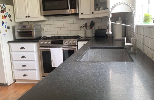 Kyle House | Historic 1904 Home w/Granite Kitchen, Fireplace, Treehouse! Near ATX/San Antonio