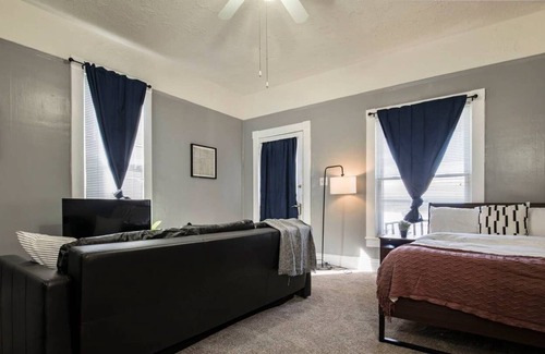 Shelby Park House | Historic 3BR home in Shelby Park by CozySuites