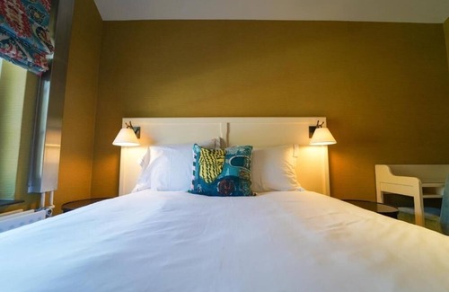 Alkmaar Hotel | Historic Ambiance in Modern Cell Room