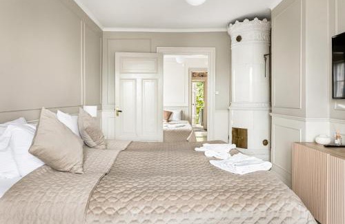 Huvudsta Apartment | Historic apartment near the city by the water