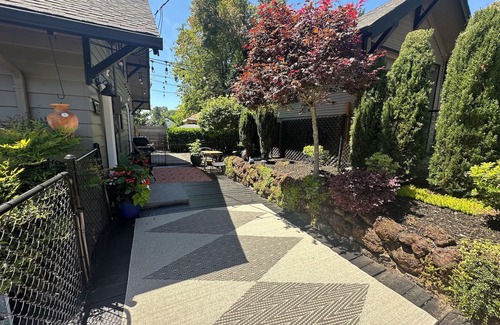 Camas House | Historic Artistic Home Downtown Camas