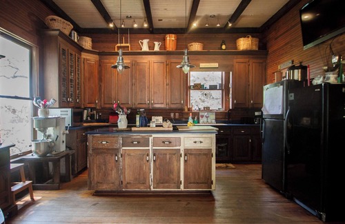 Anderson County Bed & Breakfast | Historic Bed and Breakfast, sleeps 12-16