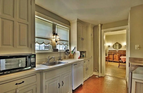 Hanover House | Historic Bucher House with central location to Gettysburg and Lancaster Amish