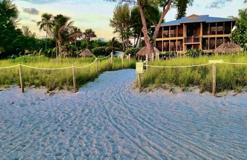 Captiva Cottage | Historic Captiva PO Cottage Garden Suite Steps to Beach Casual Lux Décor - Jensen's "On the Gulf" 7