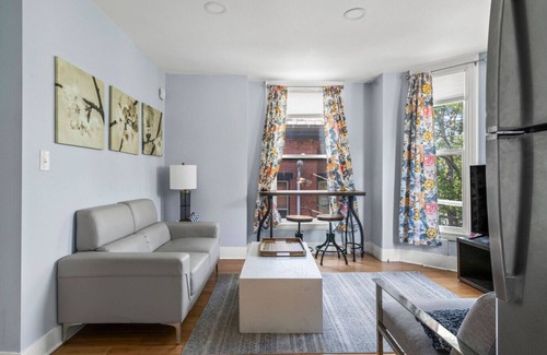 Parkside Apartment | Historic Charm at 236 - Elegant West End Retreat