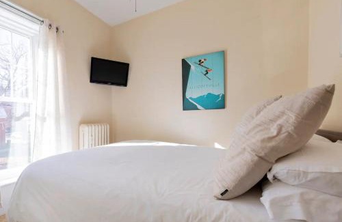 Ellicottville Apartment | HISTORIC COMFY CONDO- Heart of Ellicottville, Self Checkin