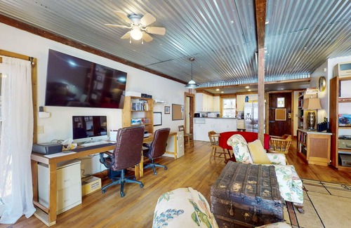Sugar Grove House | Historic creekside property with alfresco dining space, original fixtures & AC