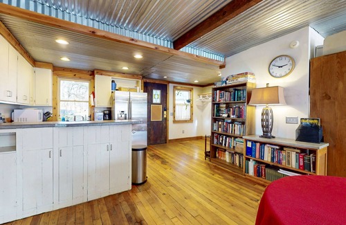 Sugar Grove House | Historic creekside property with alfresco dining space, original fixtures & AC