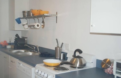 Historic Downtown Savannah Cottage | Historic District Cottage Suite with a Fresh, Youthful Decor.