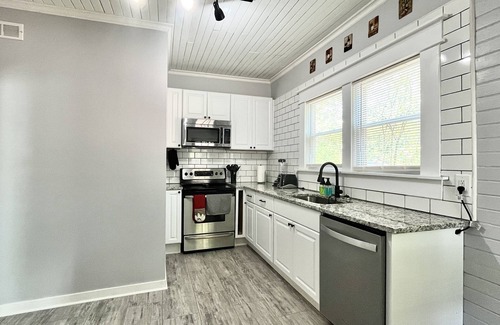 Sanford Apartment | Historic Downtown Haven