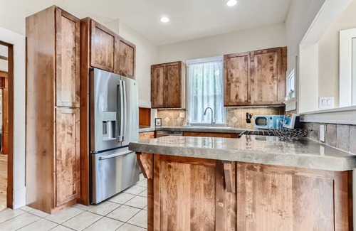 Longmont House | Historic Downtown Home | Hot Tub | Pet Friendly