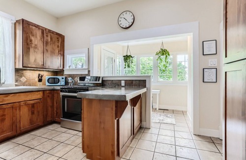 Longmont House | Historic Downtown Home | Hot Tub | Pet Friendly