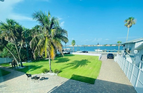 Pass-a-Grille Historic District Apartment | Historic Downtown Pass A Grille Beach 15K SqFt ES
