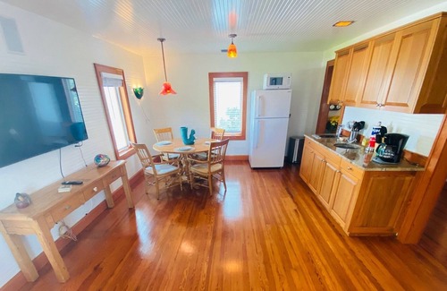Pass-a-Grille Historic District Apartment | Historic Downtown Pass A Grille Beach 15K SqFt ES