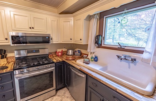 Mars Hill House | Historic Estate Property with Wooded Escapes, Views, & Event Spaces on 14 Acres