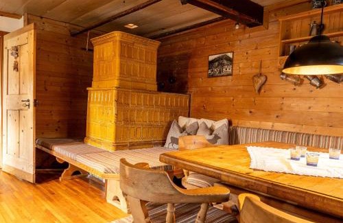 Glatzham House | Historic farmhouse 200 years old meets new