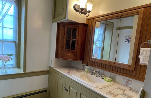 Lenhartsville House | Historic Farmhouse and Gardens on 67+Acres