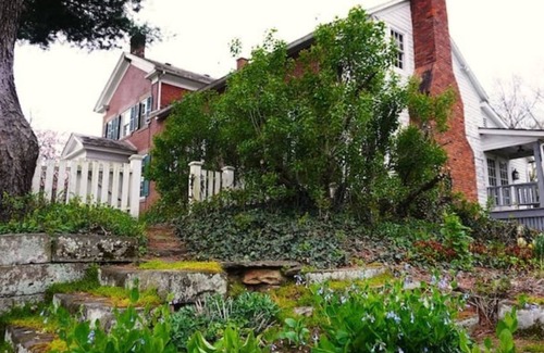 Dundee House | Historic Farmhouse with Gardens
