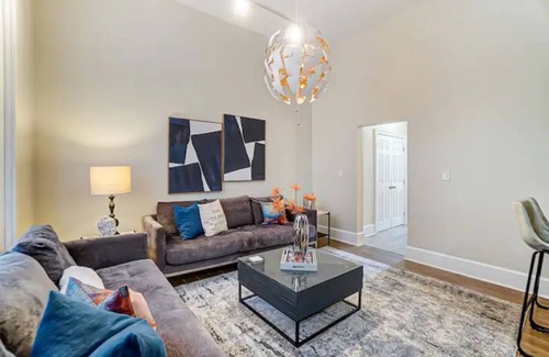 Norwood Apartment | Historic, Grand 2-bedroom-OTR/TQL walking distance