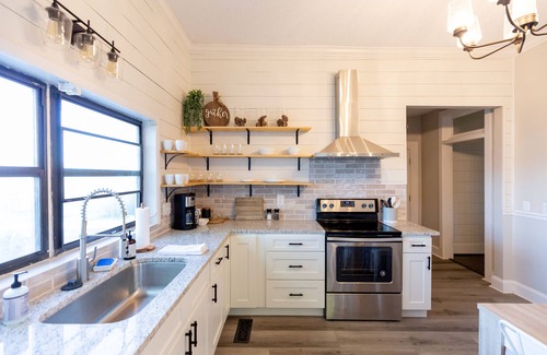 Parkridge Apartment | Historic Haven at 4th and Gill