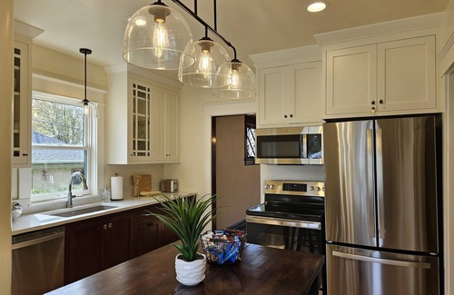 De Pere House | Historic home in downtown De Pere, sleeps 10