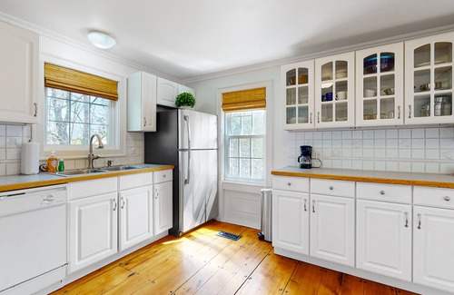 Warren House | Historic Home w/Gas Fireplace, Fast WiFi, & Private W/D - Snowbird-Friendly