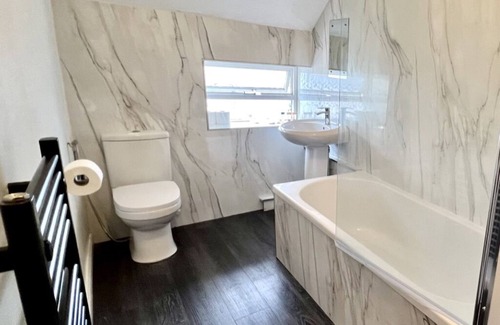 Caerwys House | Historic House with 4 Ensuite Bedrooms Lounge and Kitchen